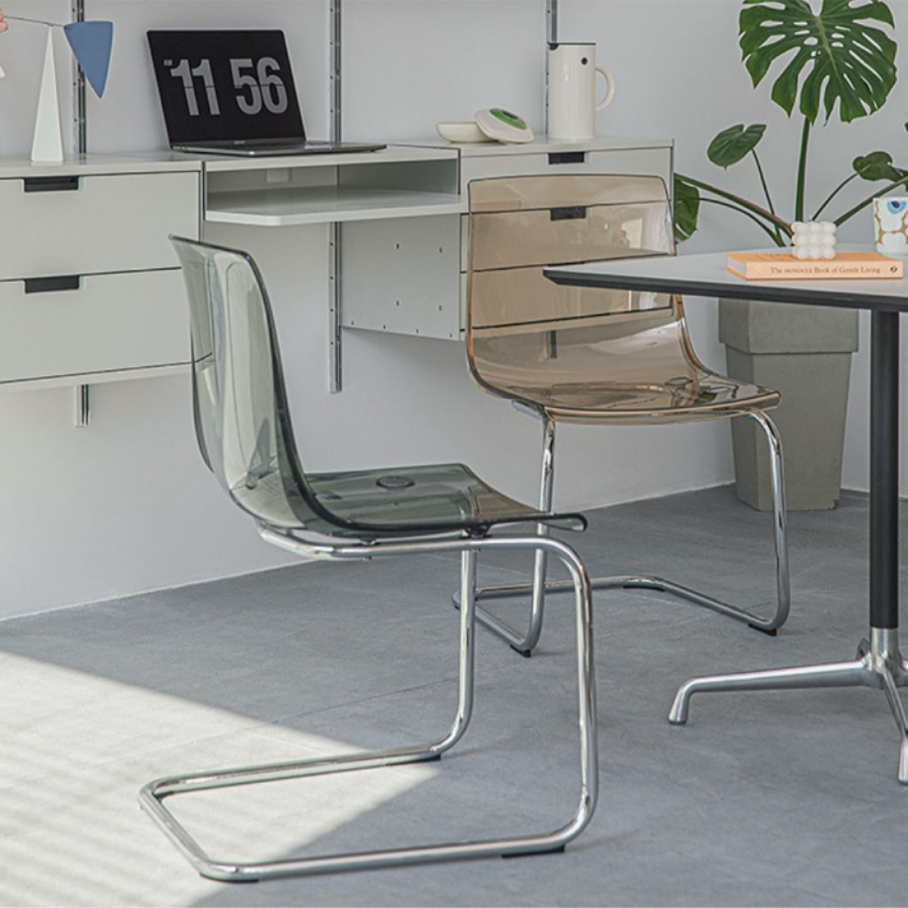 おしゃれで開放感のあるテーブルスペースを演出します