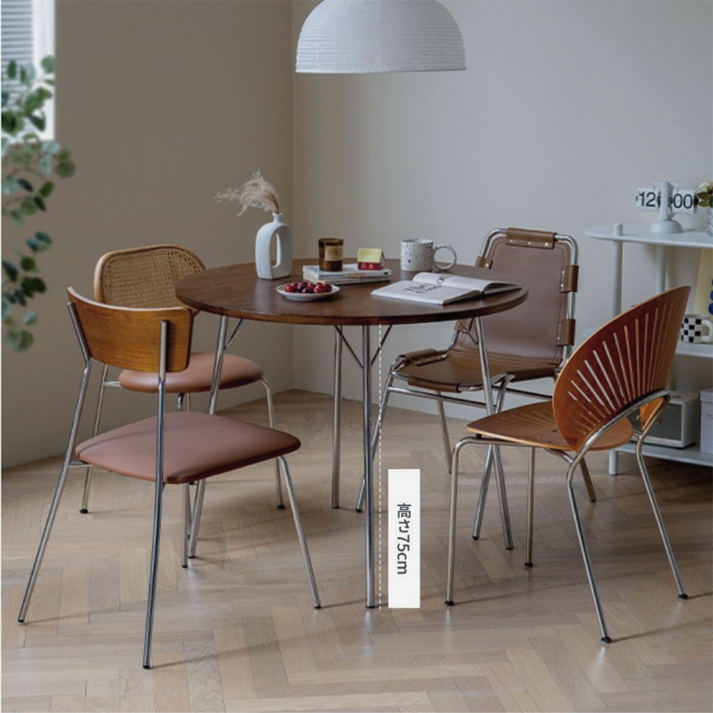 高さ75cm天板高なので海外製のデザイナーズチェアとの相互制もばっちり。